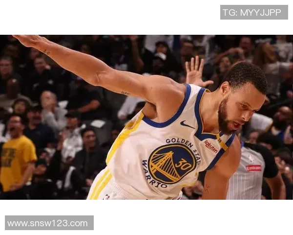 库里在勇士与太阳对决中的精彩表现集锦回顾